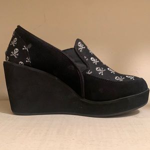 Volatile platform wedge loafer